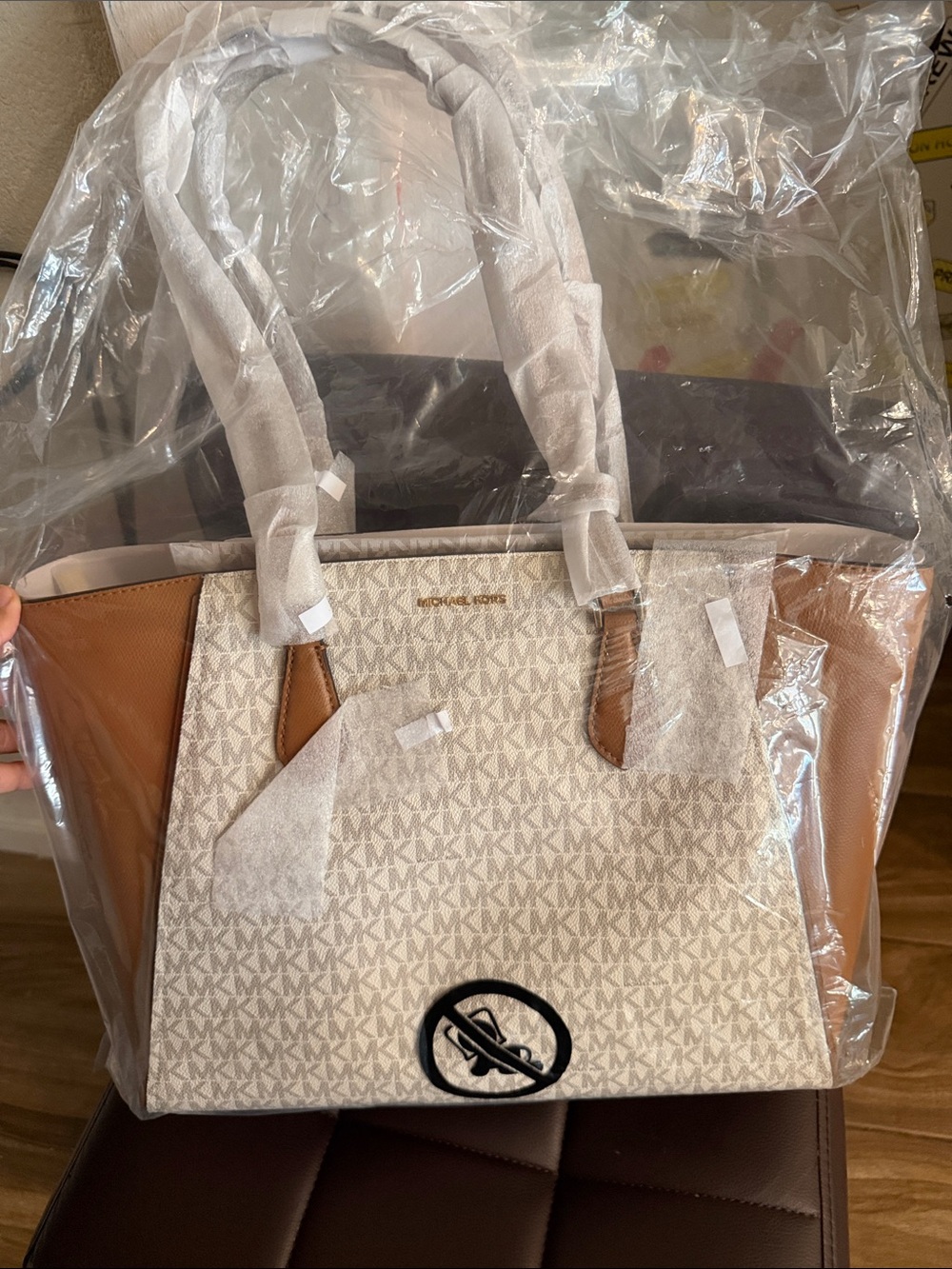 NWT Michael Kors Taryn White Signature Tote with Tan Leather Trim - Picture 5 of 5